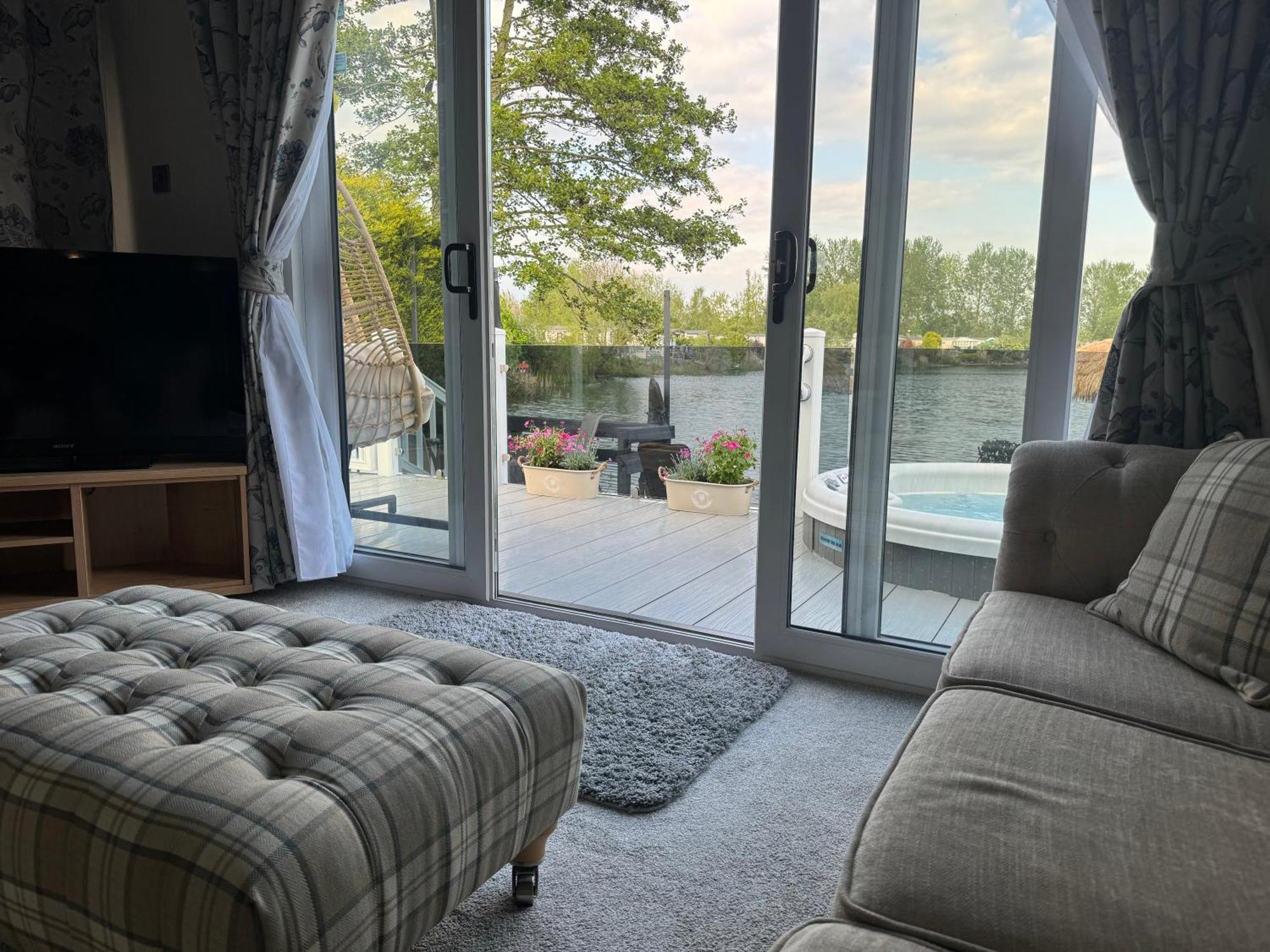 Lakeside Dorchester Lodge - Hot Tub With Fishing Peg Tattershall Exteriér fotografie